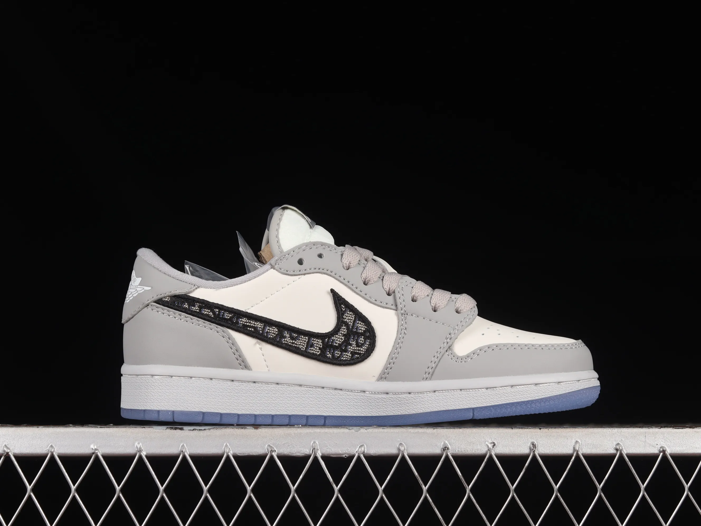 All categories Air Jordan Jordan series basketball shoes Air Jordan 1 Low Dior x Air Jordan 1 Low AJ1 Joe 1 Dior joint white gray low top CN8608-002